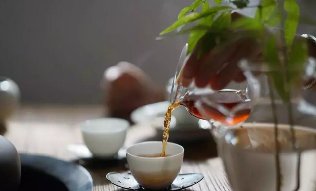 中秋将至,还在乱喝茶吗?秋分时节喝什么茶更养生?2种茶最合适
