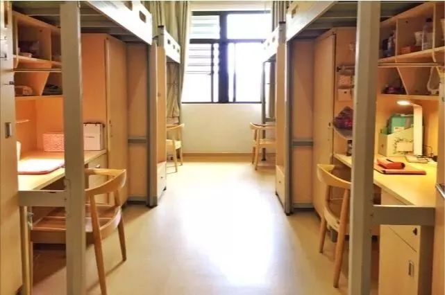 中国高校神仙宿舍四室一厅豪华装修