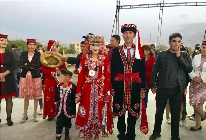 塔吉克族人口_中国最牛的县 塔什库尔干县 新疆旅游攻略(2)