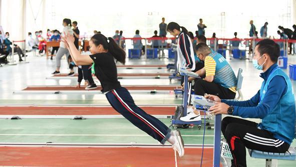 教育部:中考体育将与语数外同分值,双减空余时间学生