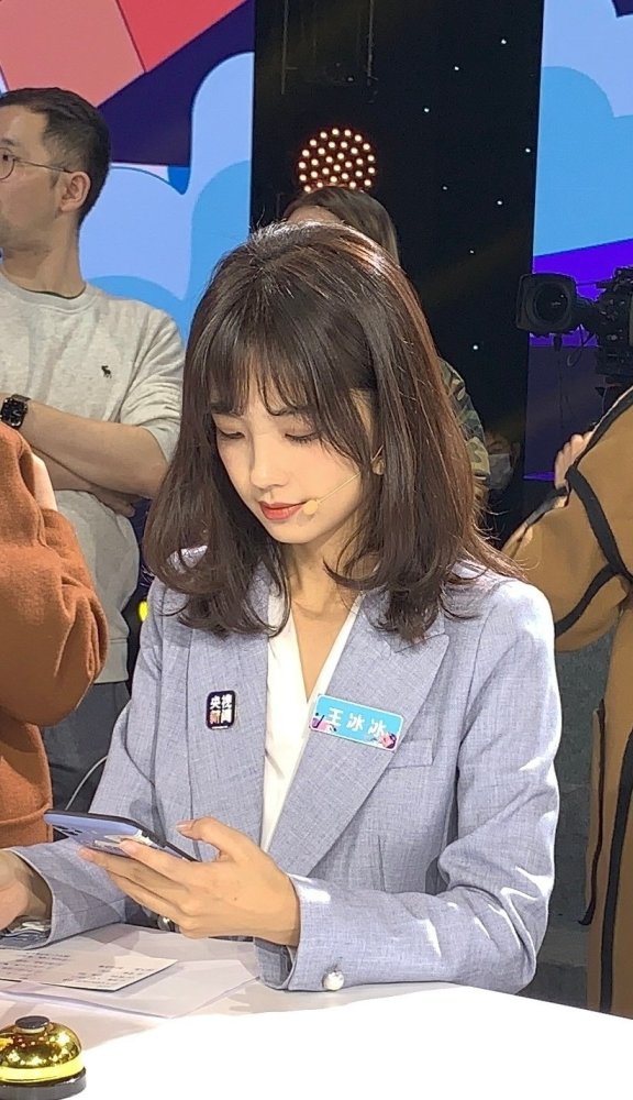 王冰冰壁纸今天也要笑口常开