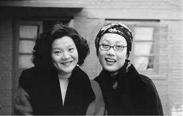 洪晃我绝不要像我父亲那样死去