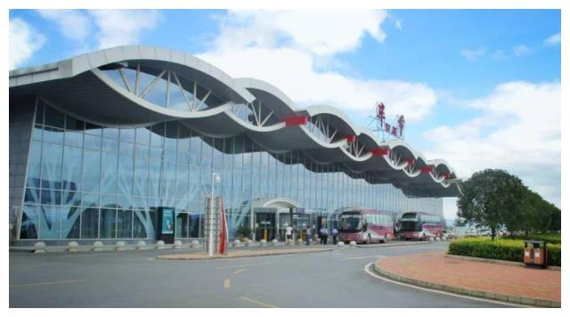 威宁草海机场的建立,最受益的便是威宁彝族回族苗族自治县,草海景区