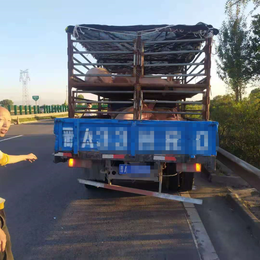 两轴货车状况频发 民警积极应对助推交通事故"减量控大"