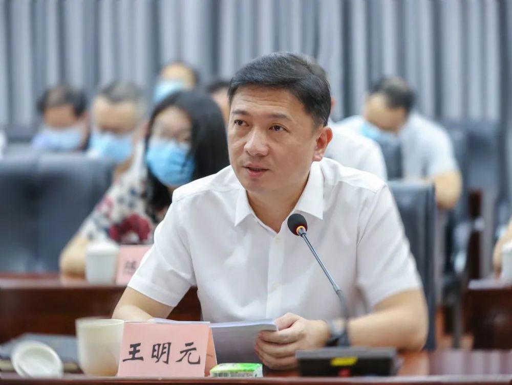 晋江市委副书记,市政府代市长王明元要求要强化人员排查管控,确保快速
