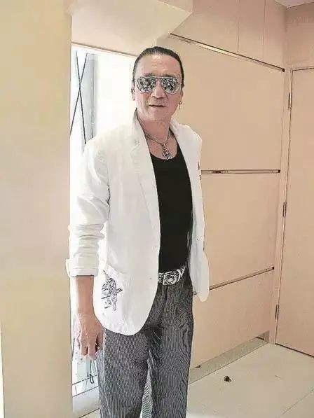 谢贤年轻时有多豪横?尔冬升:他喊我小宝,叫洪金宝小胖_腾讯网