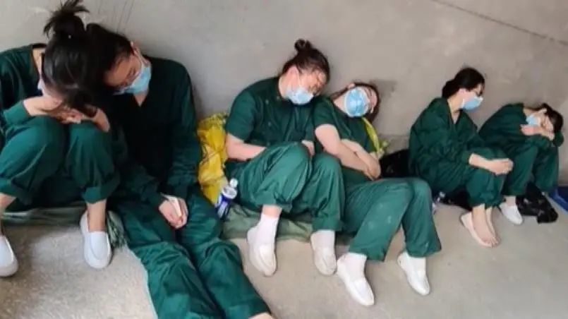 致敬最美逆行者:白衣执甲 临危援驰