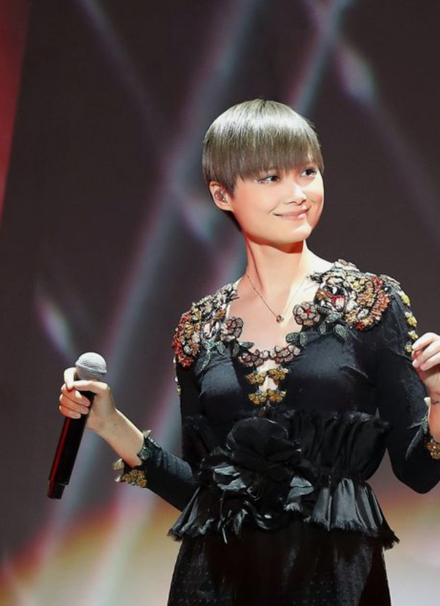 李宇春 超级女声冠军,中性风的她唱歌棒棒的