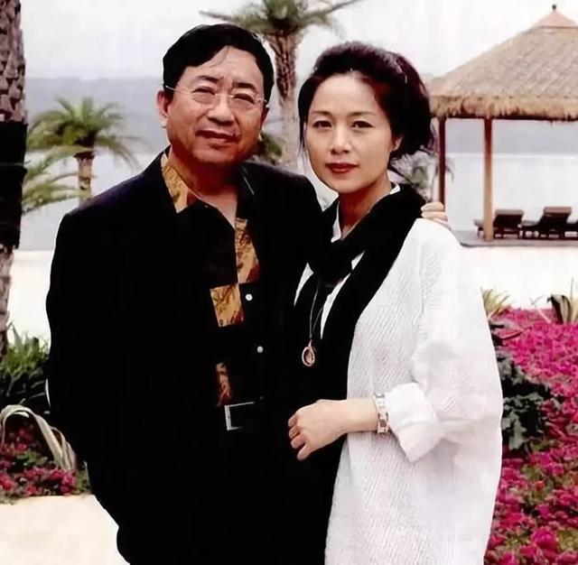 余秋雨前妻李红:上海本地女嫁给无房外地男,结婚10年