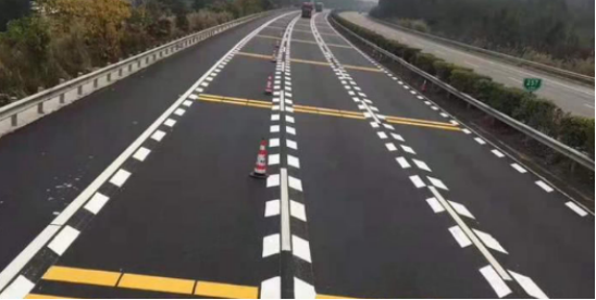 尤其是高速公路上的标线比较复杂