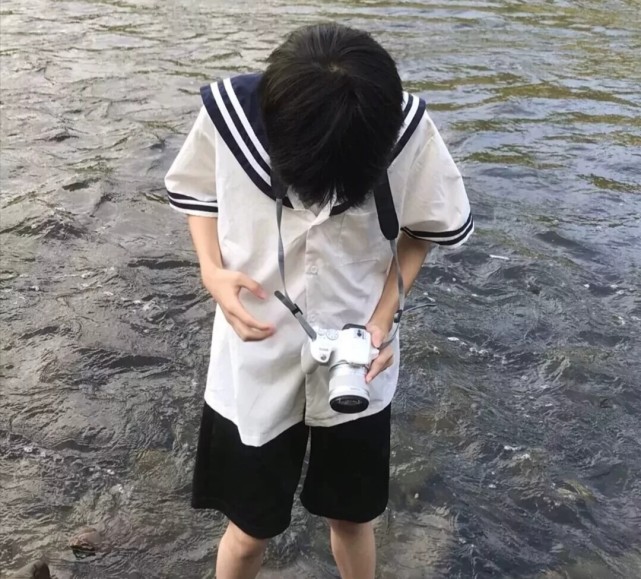 "奶凶奶凶的男生头像"
