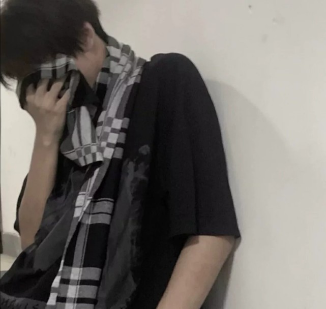 "奶凶奶凶的男生头像"