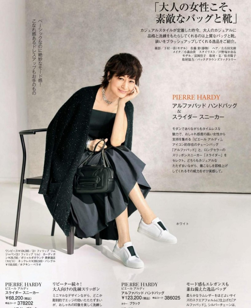 52岁的富冈佳子太会穿,简约大气又有高级的穿搭,优雅又有女人味