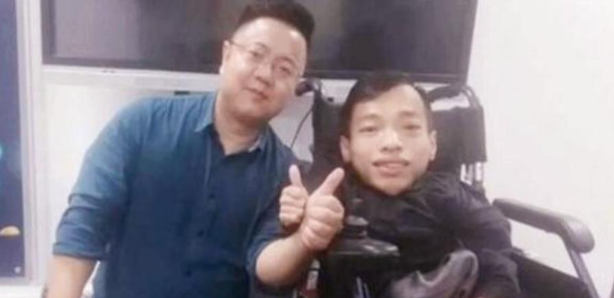 老总娶秘书_老总和秘书在办公室里(2)