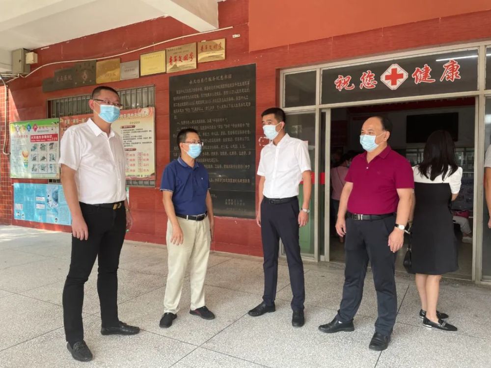 9月14日,云霄县委副书记方毅强,县政协副主席许师逊到陈岱镇开展疫情