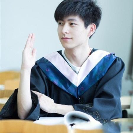 他是青海高考状元考上北大成为校草毕业后拍电影走红