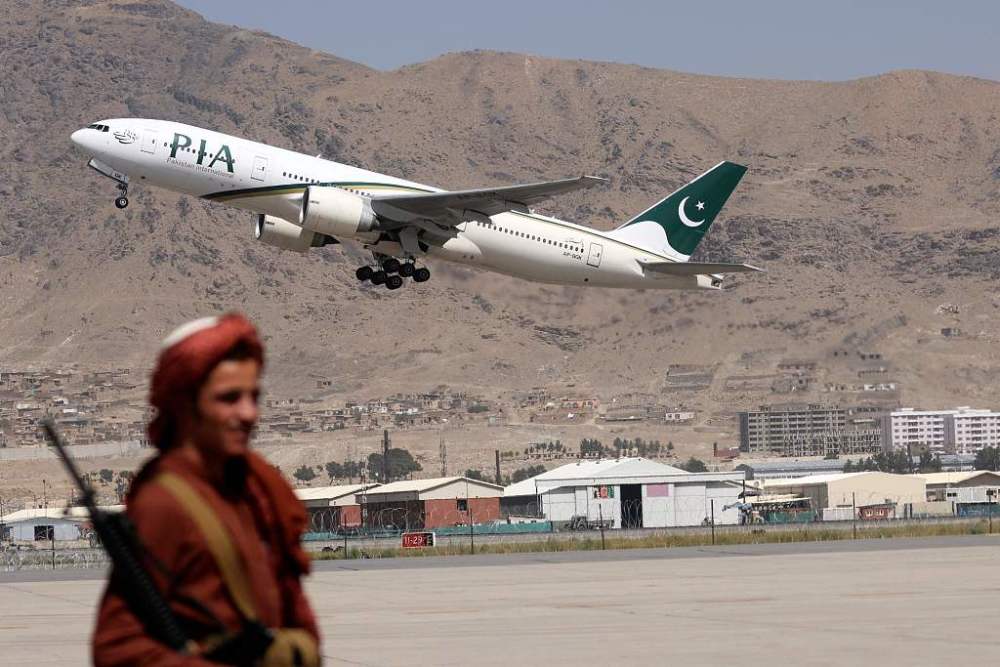 美军撤出阿富汗后首次!巴基斯坦民航客机降落喀布尔机场