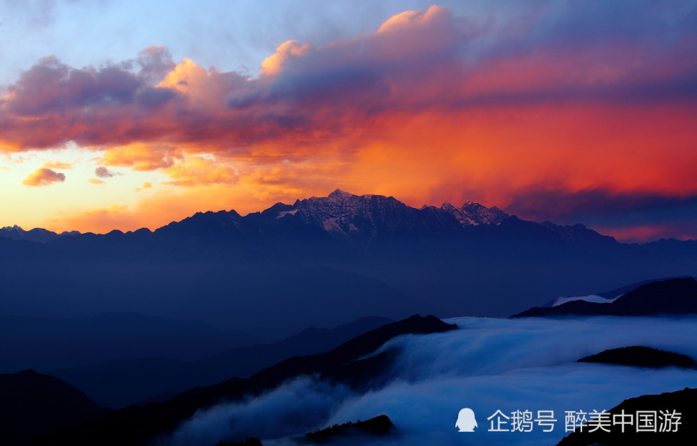 探访牛背山云海,欣赏波涛壮丽的云海景观,感受云海瀑布的魅力