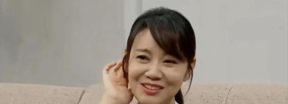 2004年,闫妮的老公邹伟下班回到家说:我们离婚吧,房子