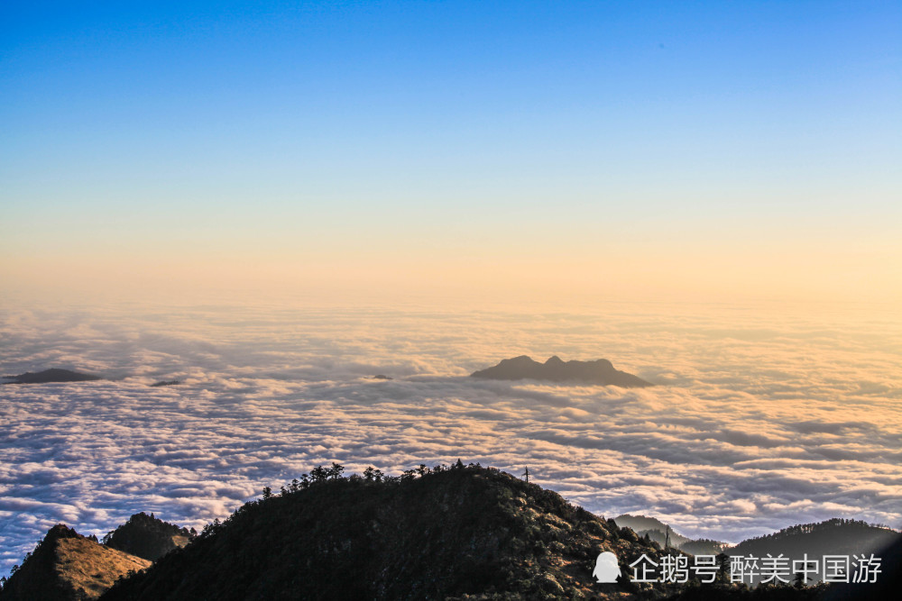 走近牛背山云海,欣赏壮观的云瀑景观,适合结伴出游