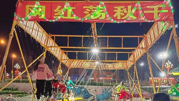 新乡南环向南两公里 吃美食荡秋千坐火车 十一带孩子去真得劲
