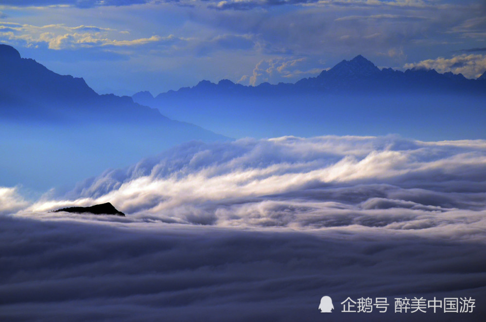 走近牛背山云海,欣赏壮观的云瀑景观,适合结伴出游