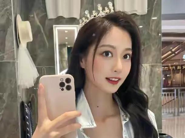 未来中国主持人中的一位希望之星,冯琳!颜值才华女神