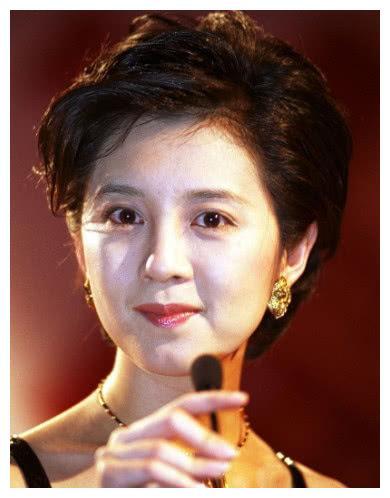 传丈夫花一亿离婚,挺孕肚进豪门的前央视主持许戈辉