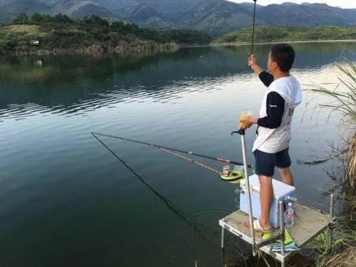湖南31岁小伙钓鱼十年,靠钓鱼维持生活,因有秘方,从不