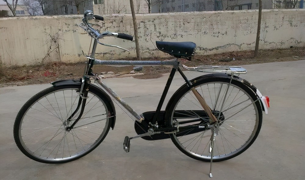 上世纪80年代,一辆凤凰牌自行车卖170块钱,相当于现在
