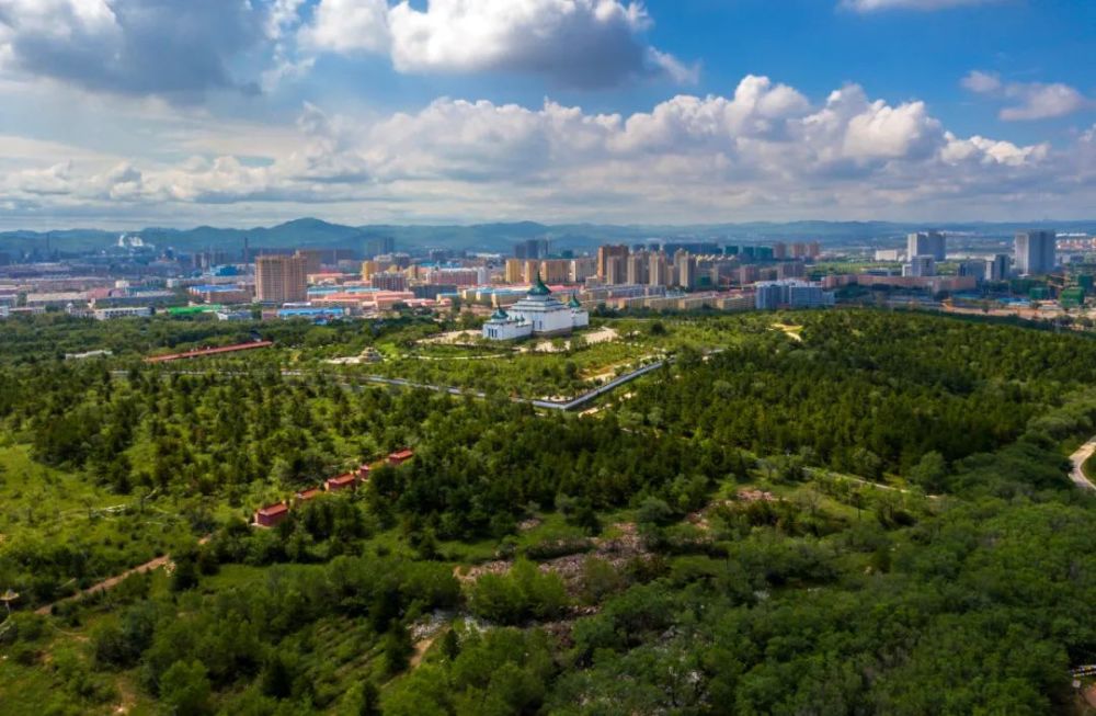 镜鉴文明城建城变城以盛民乌兰浩特市城市建设管理综述