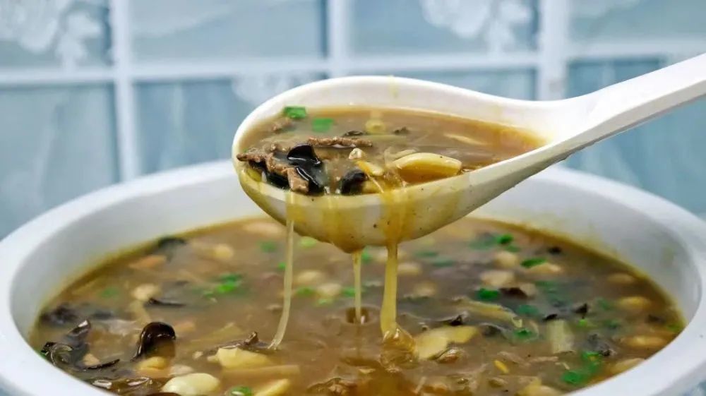 河南丨众多美食你最爱哪个?汤汁浓郁的烩面,独特口感的胡辣汤