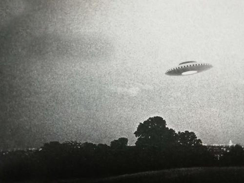 不明飞行物,即大家常说的ufo,或者飞碟,英文名字全称为unidentified