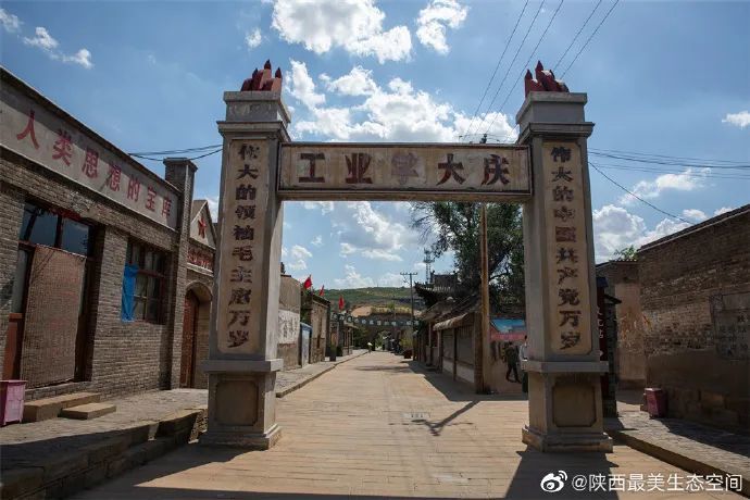 高家堡古城位于陕西省榆林市神木市高家堡镇,电视剧《平凡的世界》中