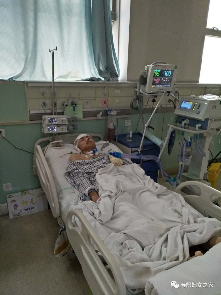 牛亚飞的儿子申江江身住重症监护室,开颅手术后仍然昏迷不醒