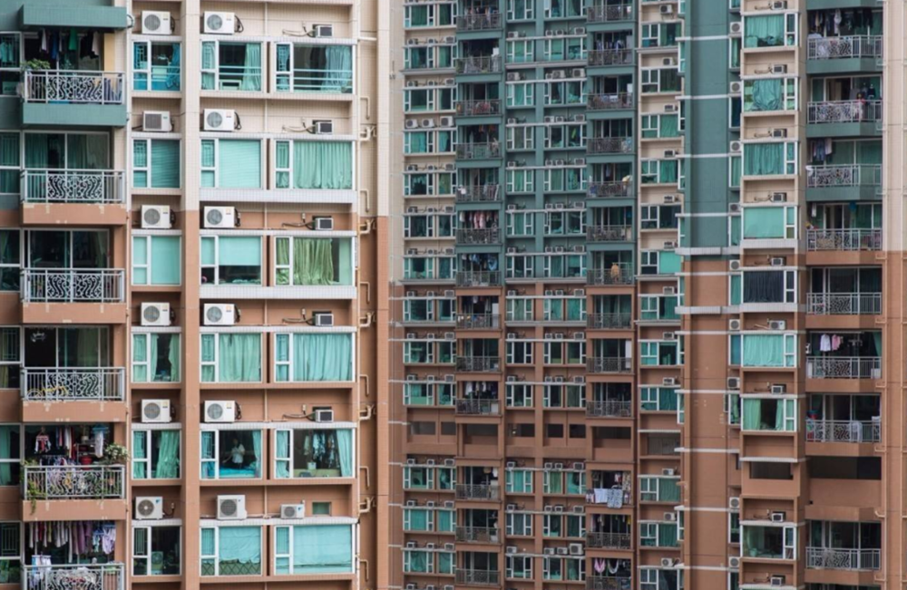 香港房价多可怕?蔡少芬家5口人挤90平米房子,却算是顶级豪宅