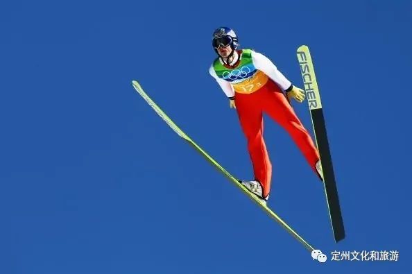 跳台滑雪 ski jumping)是以滑雪板为工具,在专设的跳台上以自身的