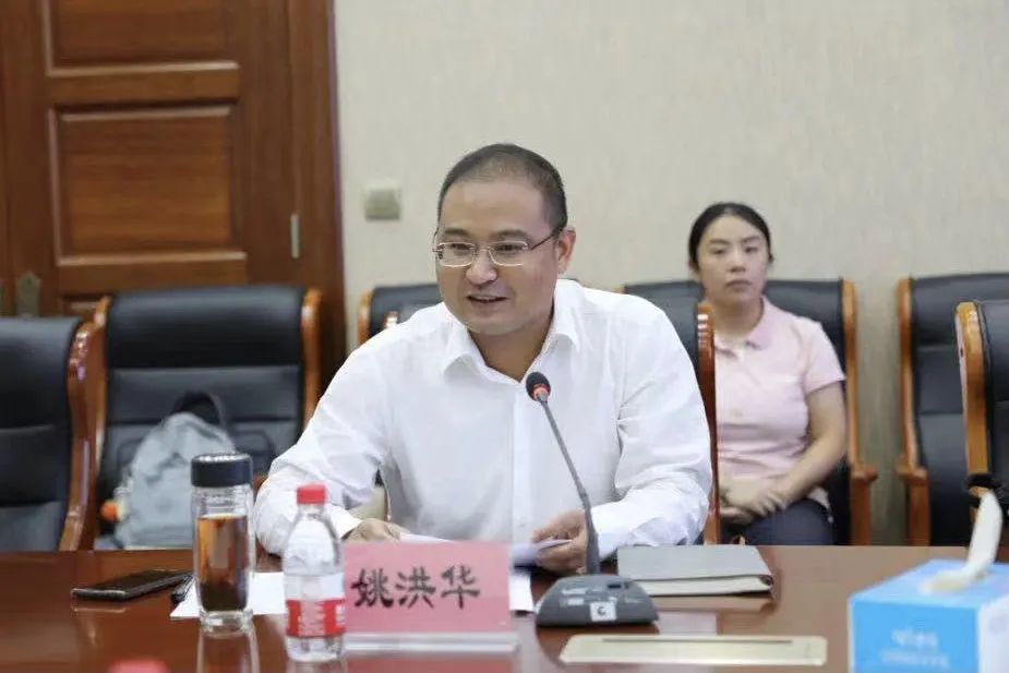 会上,九堡街道党工委书记姚洪华对九堡街道的政治,经济,文化,生态