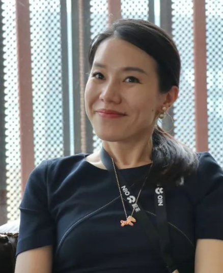 放牛娃大学创业,手握3家公司,单身36年后,与央视主播闪婚