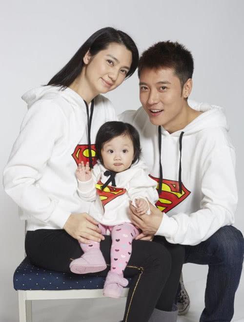 当红男星张丹峰:未婚男娶单亲妈妈,继父和丈夫的角色让人泪目