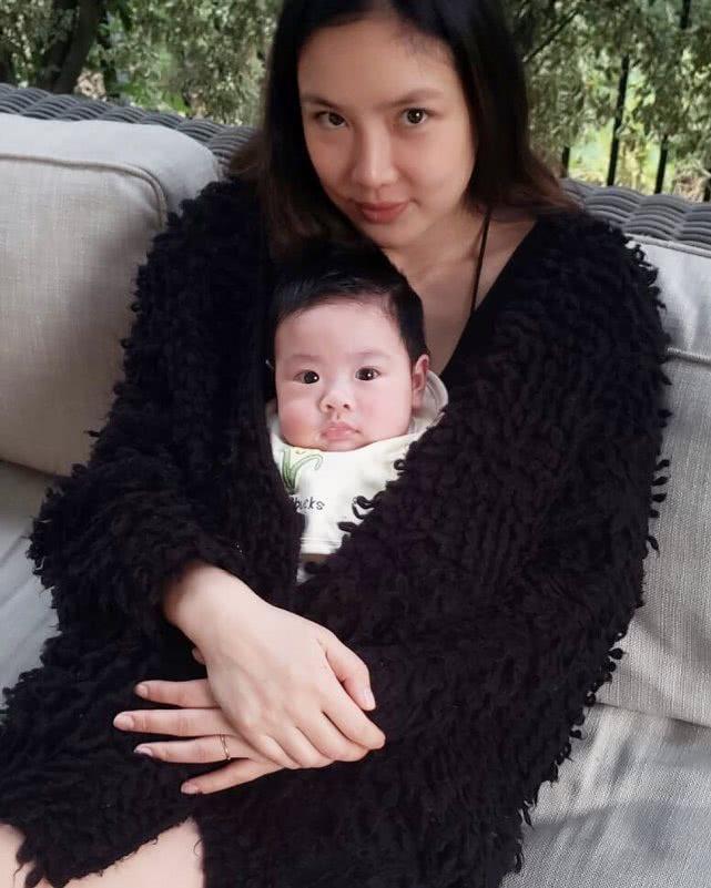 4年花光黎明7个亿的乐基儿,二婚嫁"假富豪",今40岁现状如何?