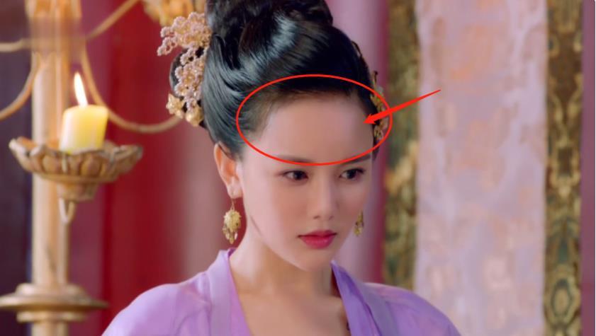 万千"宅男女神"南笙,一演古装就幻灭了,这额头不仅饱满它还发亮,寿星