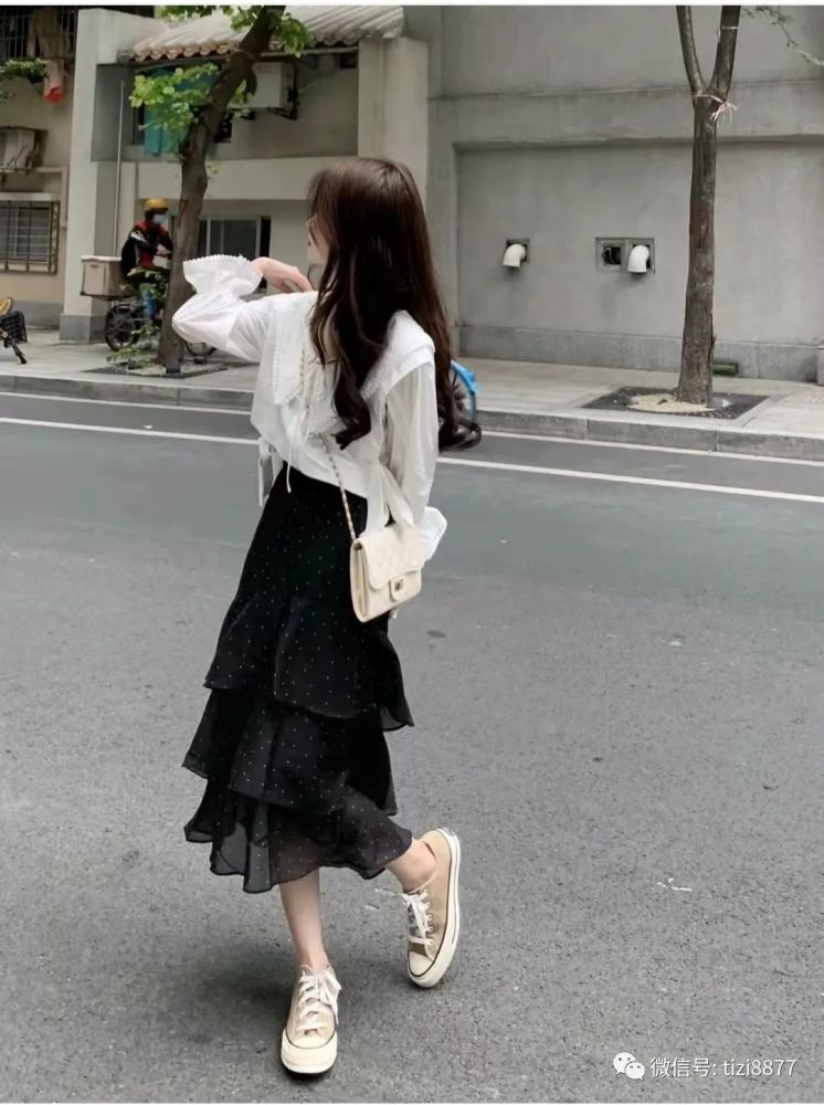 蛋糕裙搭配什么上衣好看