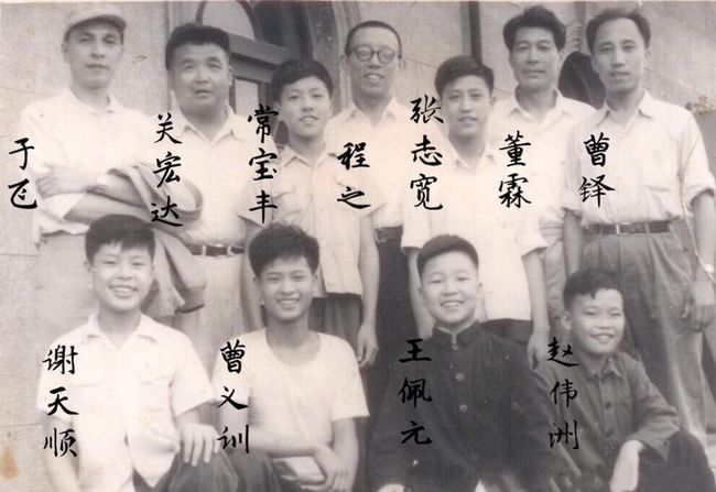 赵伟洲1950年生于天津,父亲赵心敏是相声名家李洁尘(李伯祥的父亲)的