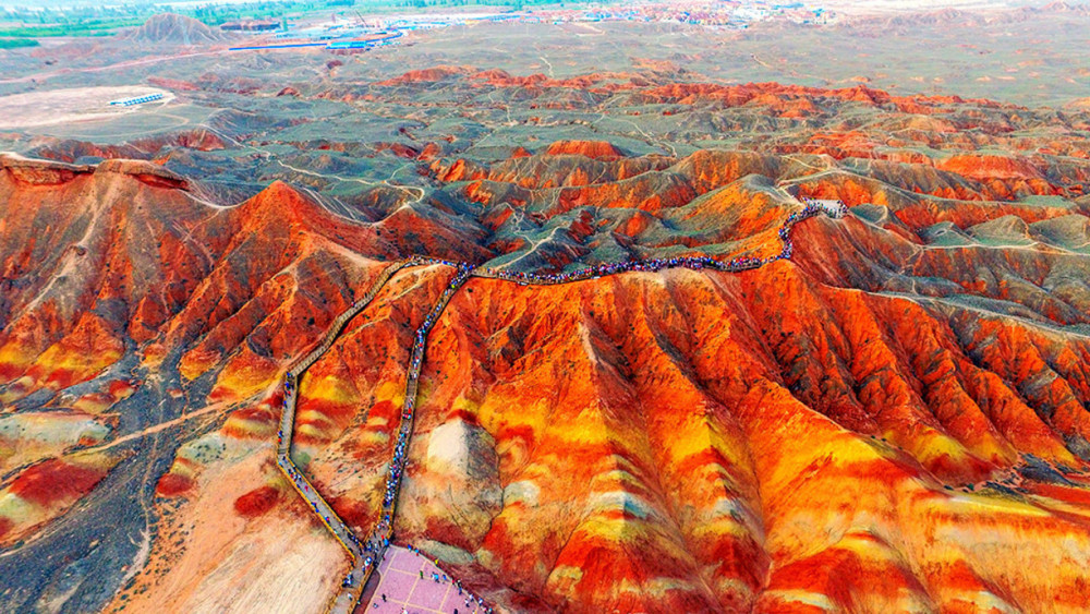 踩一脚要60年恢复期!丹霞地貌如此珍贵为何屡遭破坏?是谁的错?