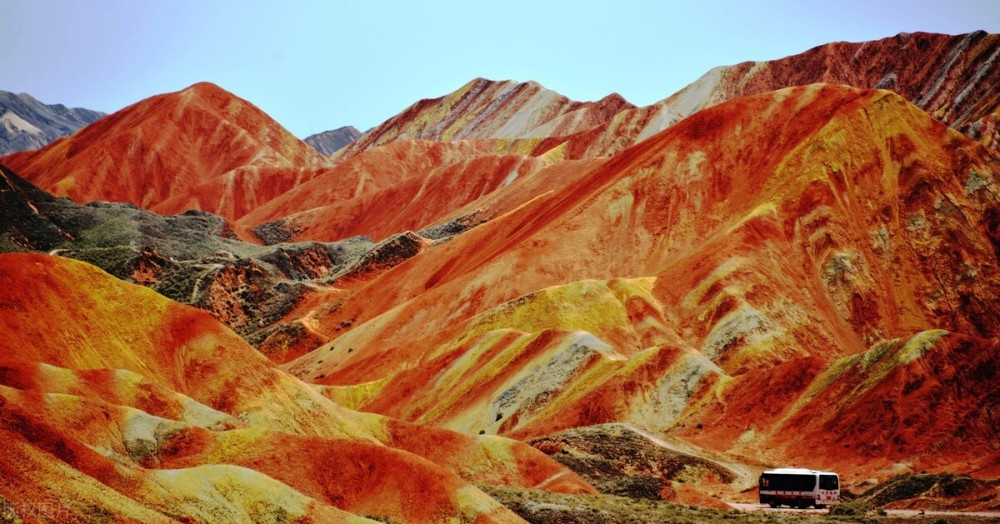 踩一脚要60年恢复期!丹霞地貌如此珍贵为何屡遭破坏?是谁的错?