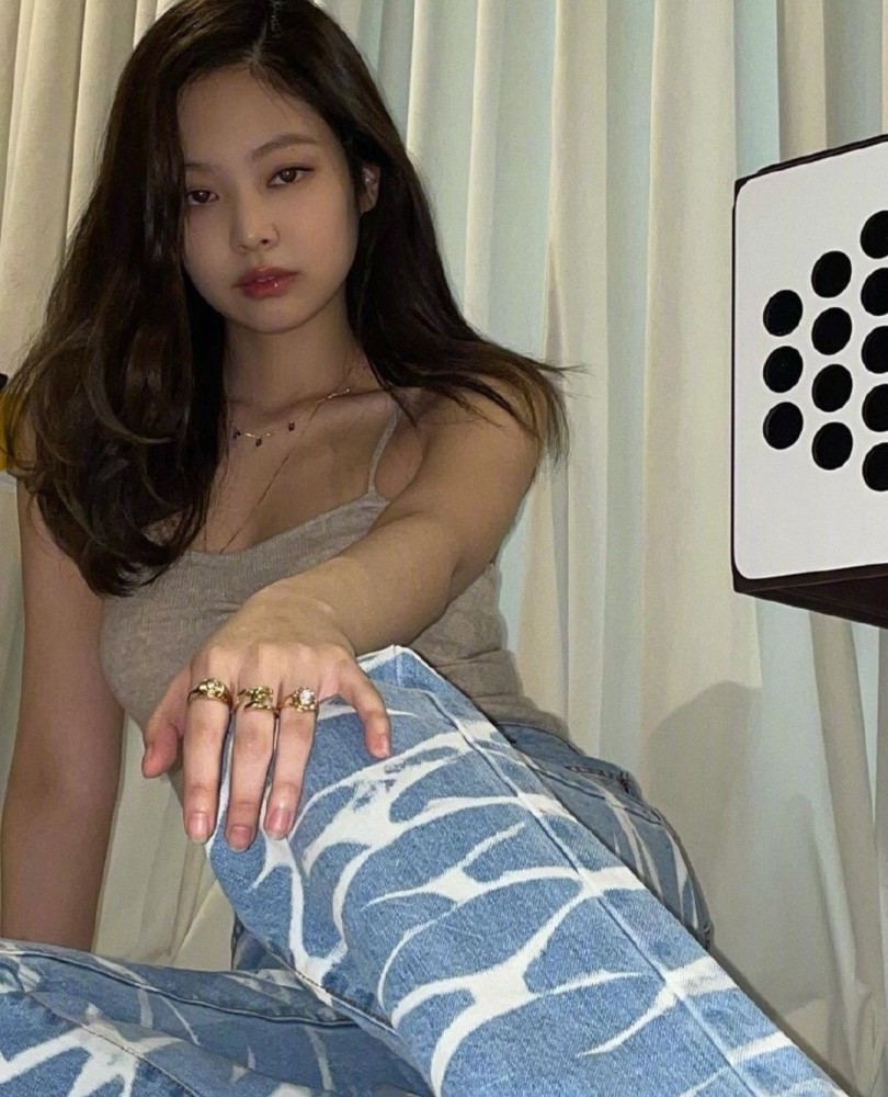 jennie金智妮日常照片状态真的很好妮妮既可爱又漂亮