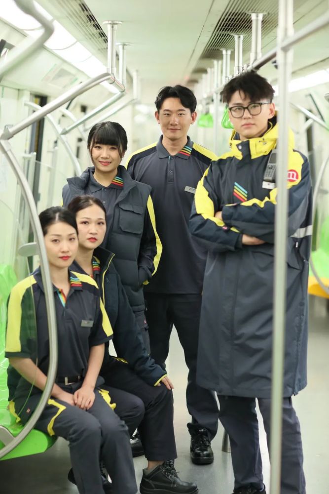 " 京港地铁总经理邵信明介绍,第二代员工制服延续