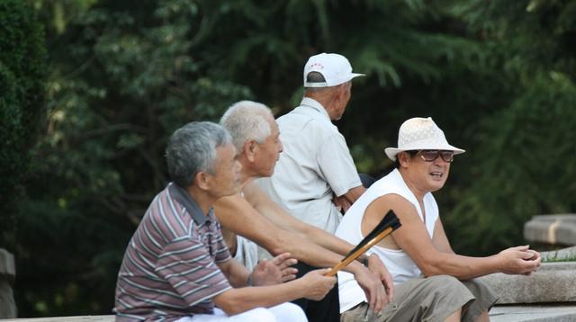 为什么奉劝老人尽量少去养老院82岁老人在那养老活受罪