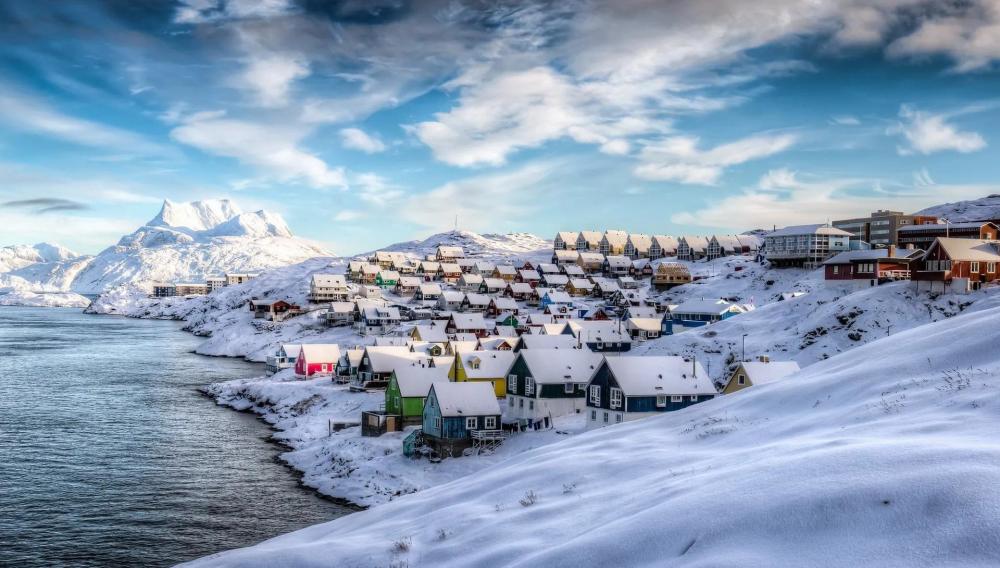 北极,岛屿东部为极地冰原气候,全年受到北冰洋寒流和极地东风的影响